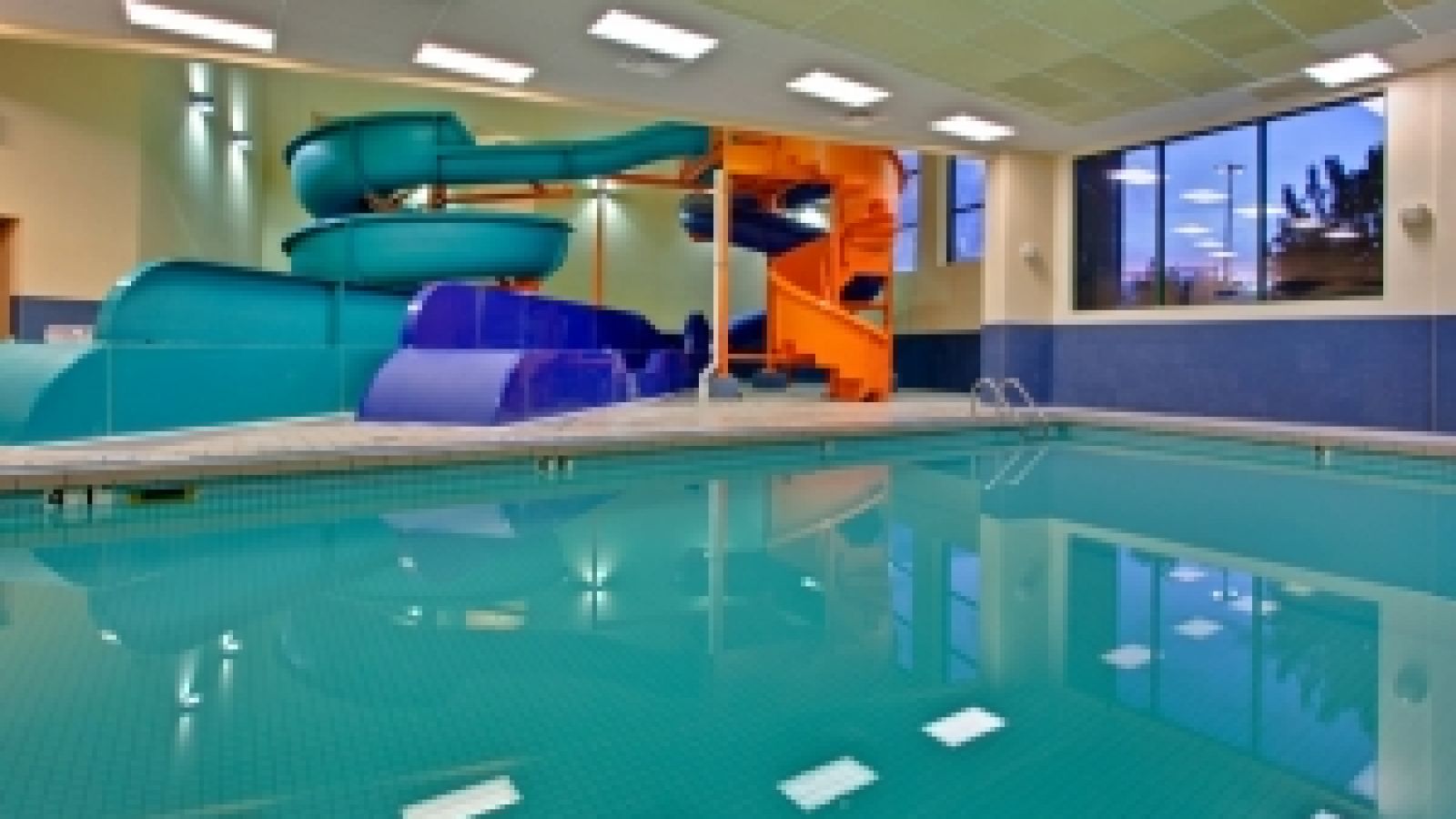 Kanata Kelowna Hotel & Conference Centre - indoor pool with waterslide