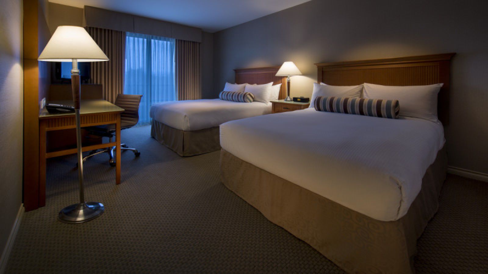 Coast Capri Hotel Kelowna - Kelowna golf packages