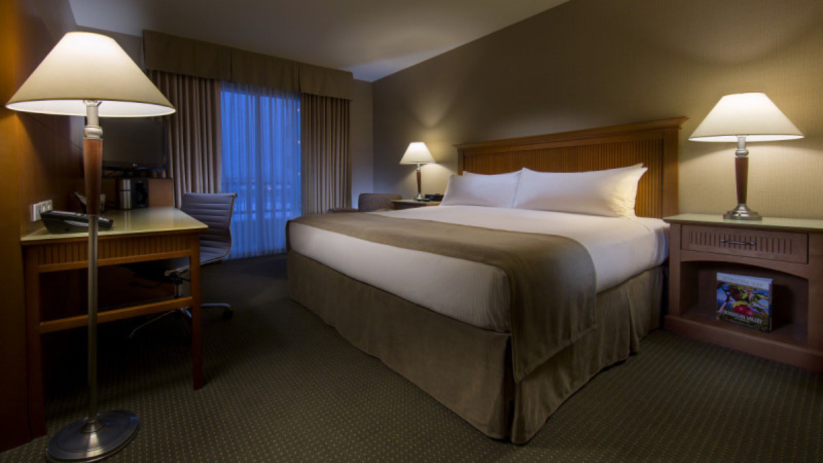 Coast Capri Hotel Kelowna - Kelowna golf packages