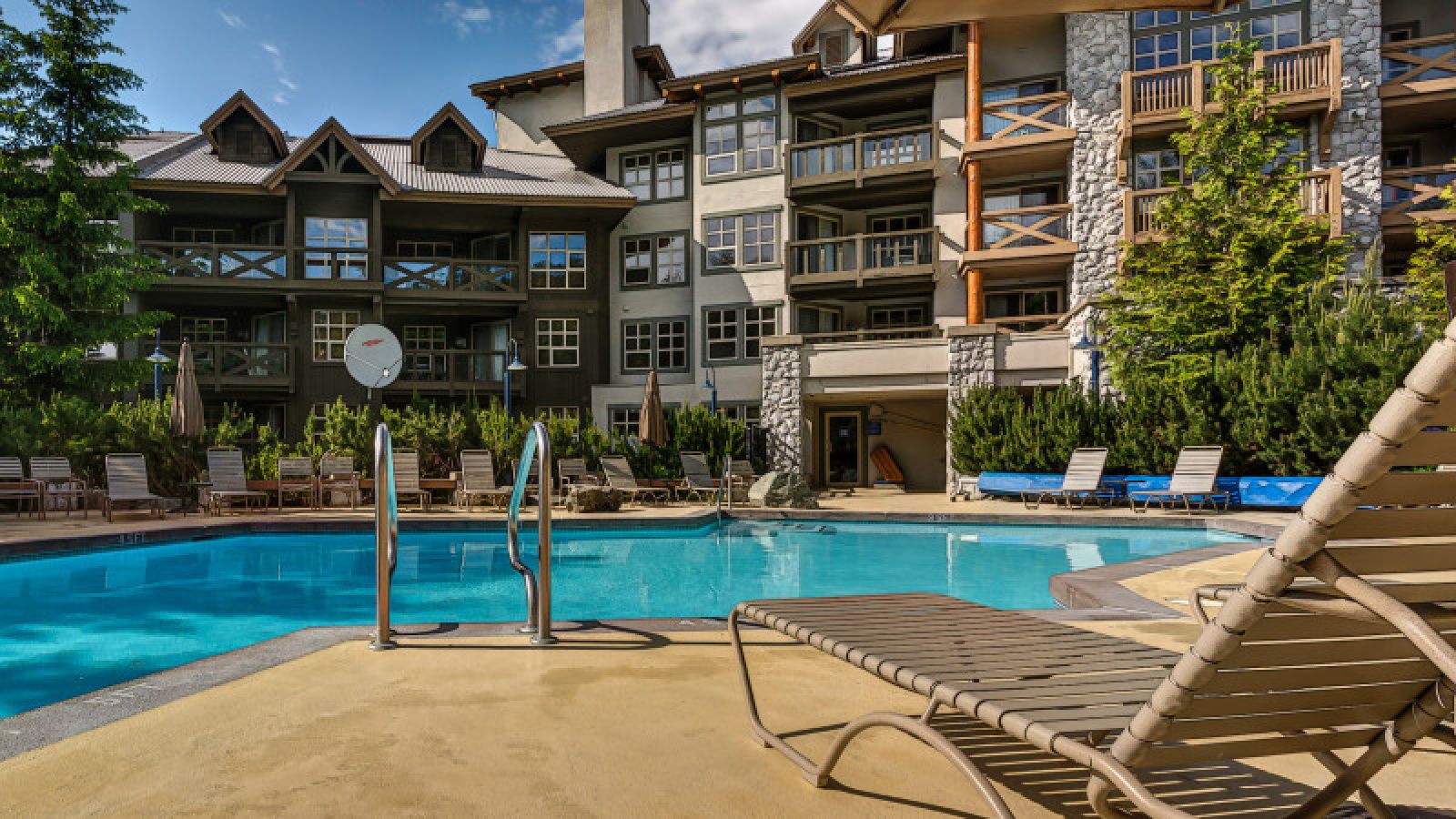 Coast Blackcomb Suites - Whistler golf packages