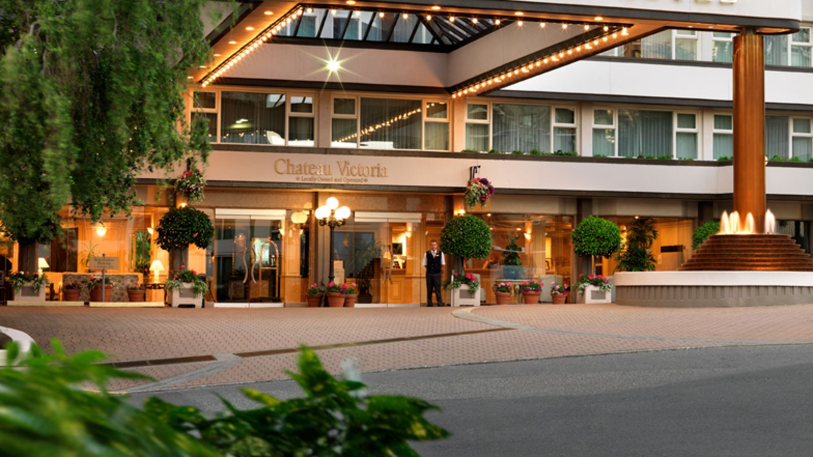 Chateau Victoria Hotel and Suites - Vancouver Island golf packages