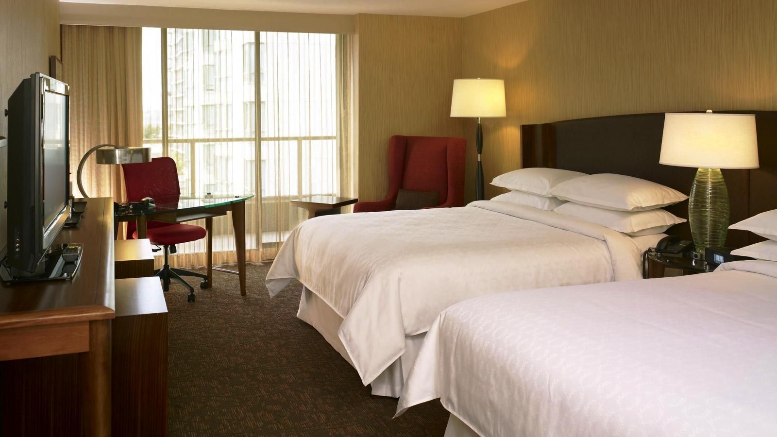 Sheraton Vancouver Airport Hotel - Double Queen Room
