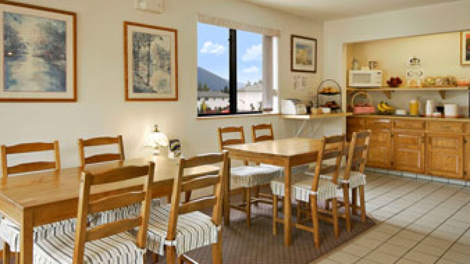 Breakfast area