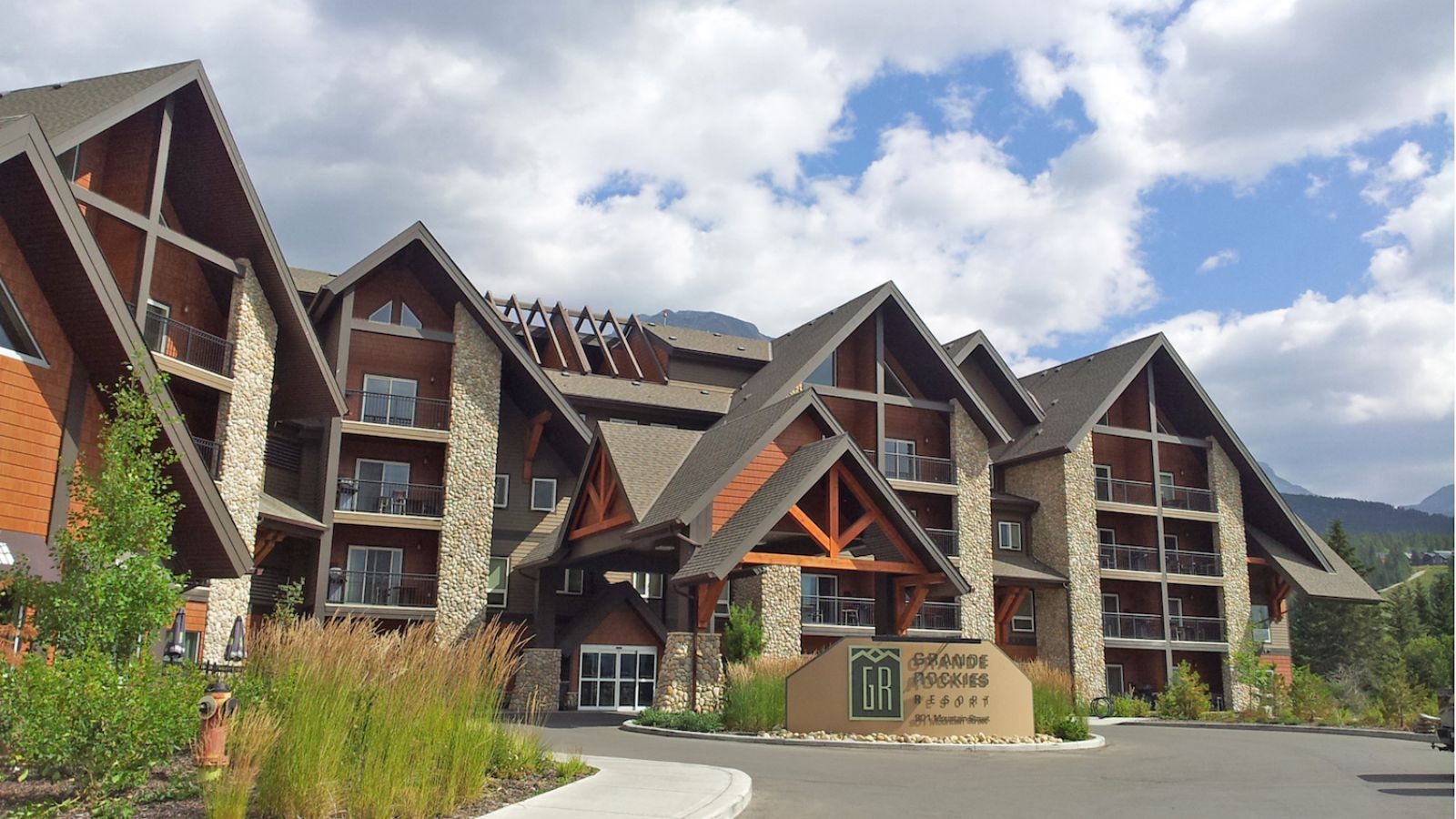 Grande Rockies Resort Canmore - BC & Alberta golf packages