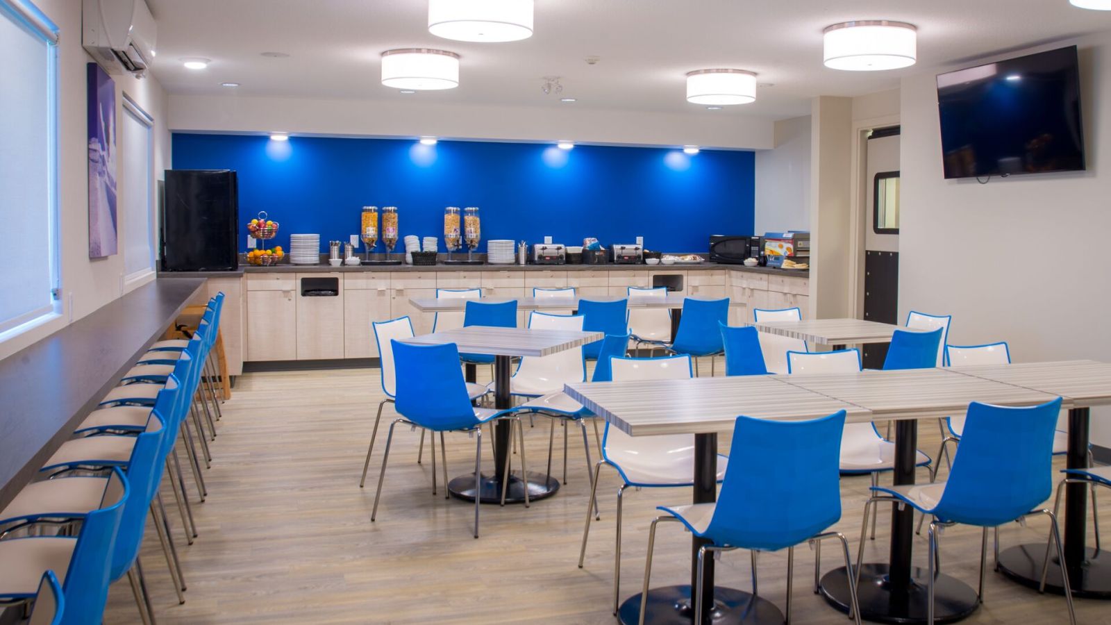 Breakfast area ( included with all golf packages)