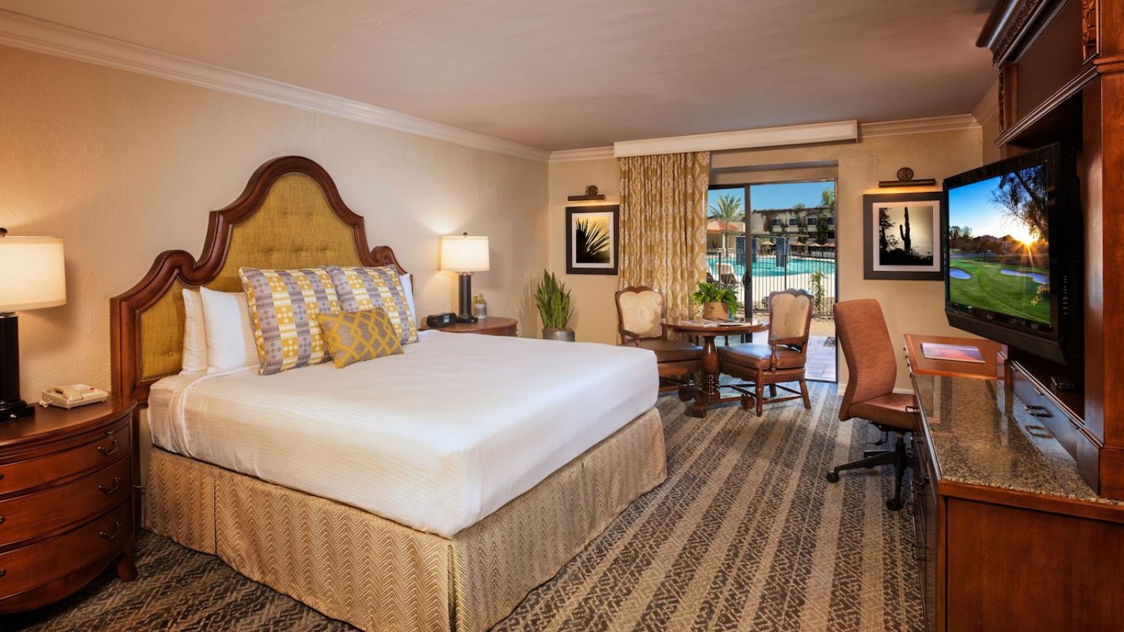 Scottsdale Resort at McCormick Ranch - King Guest Room Pool Side