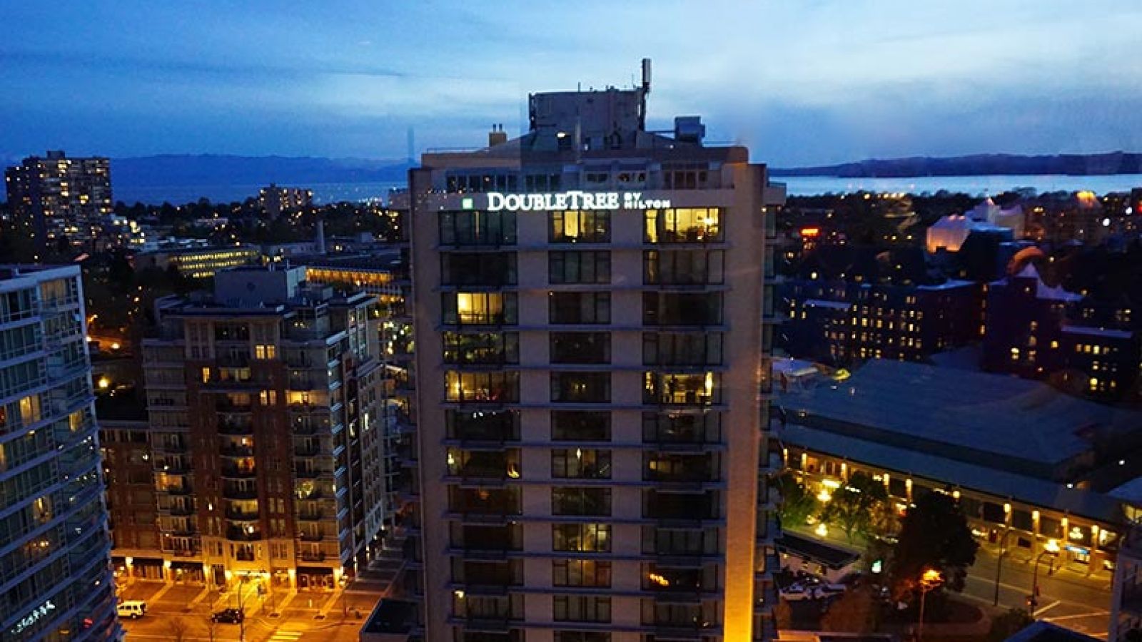 Doubletree by Hilton Hotel & Suites Victoria