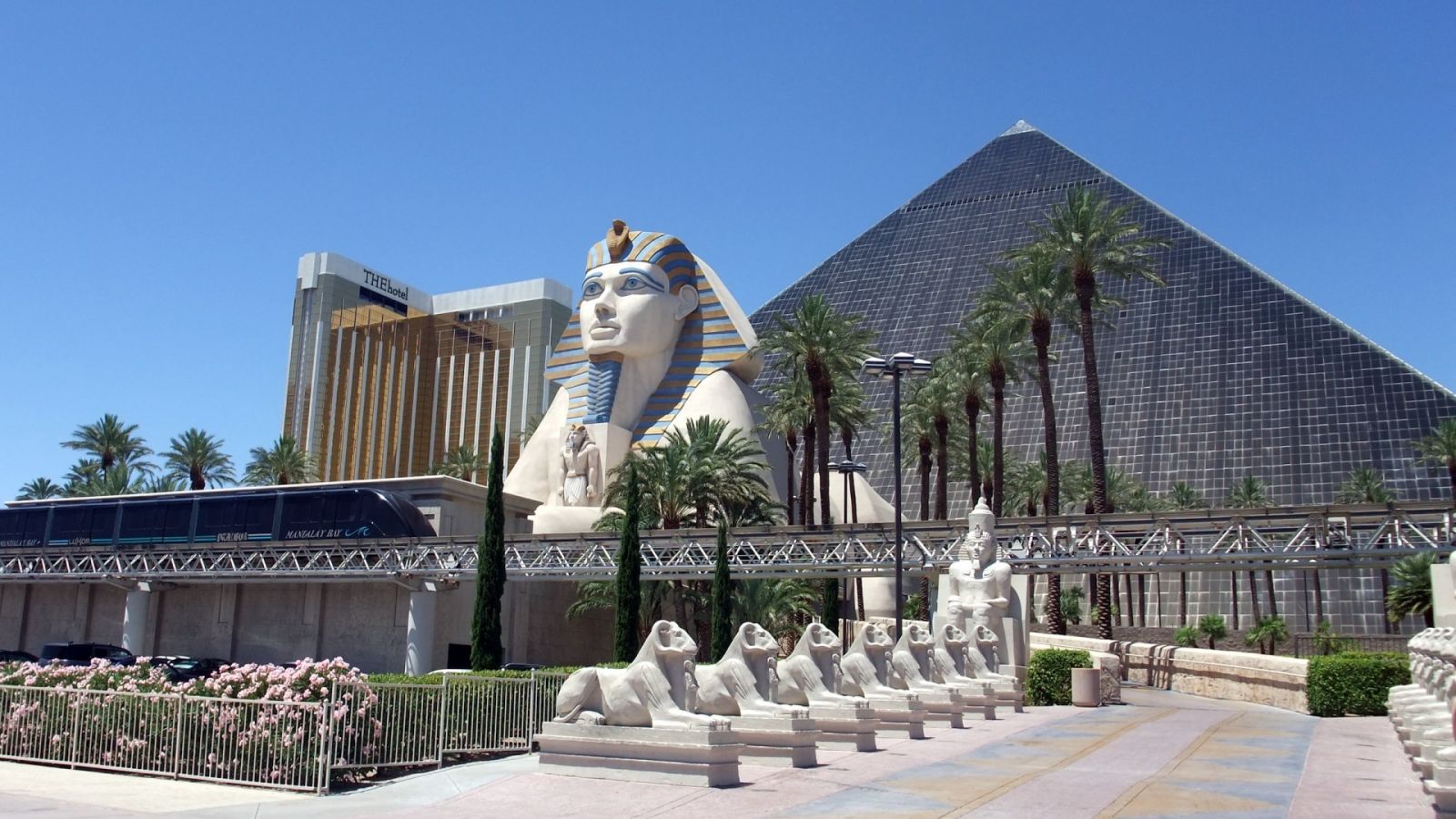 Luxor - Las Vegas golf packages