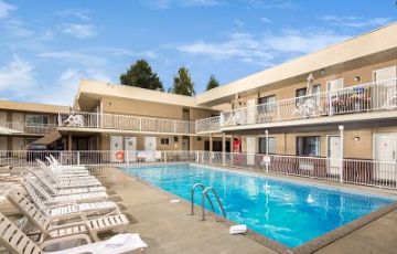 Siesta Suites Kelowna