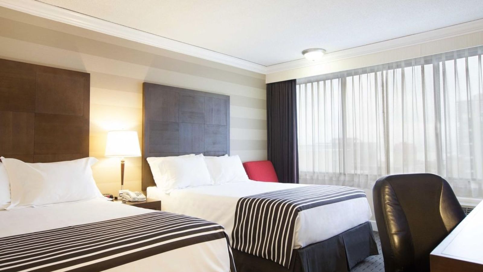 Sandman Hotel Vancouver Downtown - standard q/q room