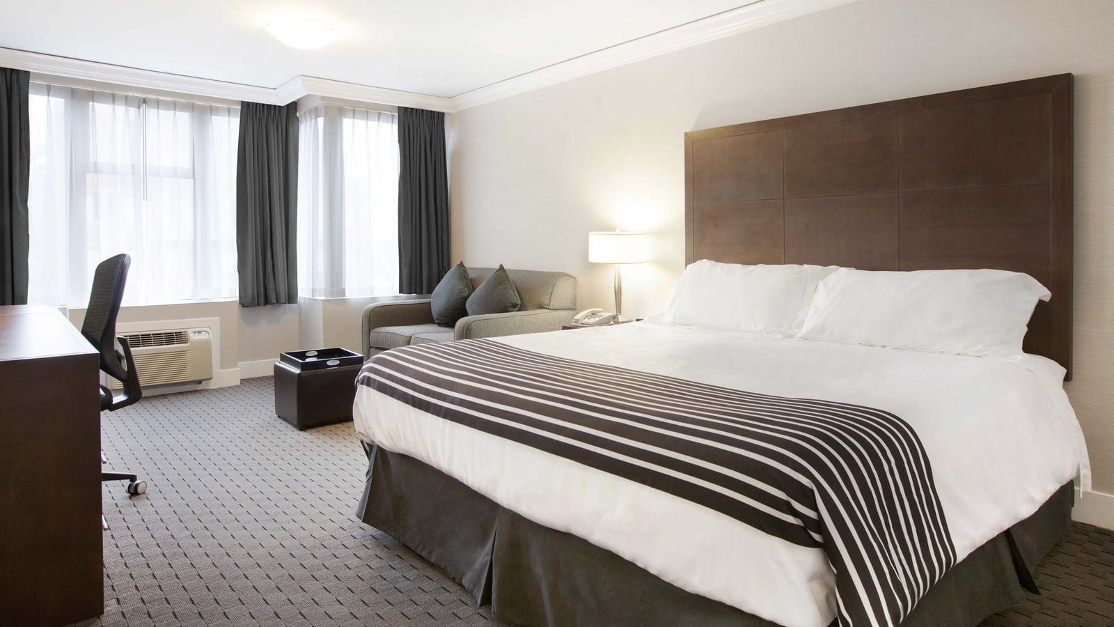 Sandman Hotel Vancouver Downtown - standard king