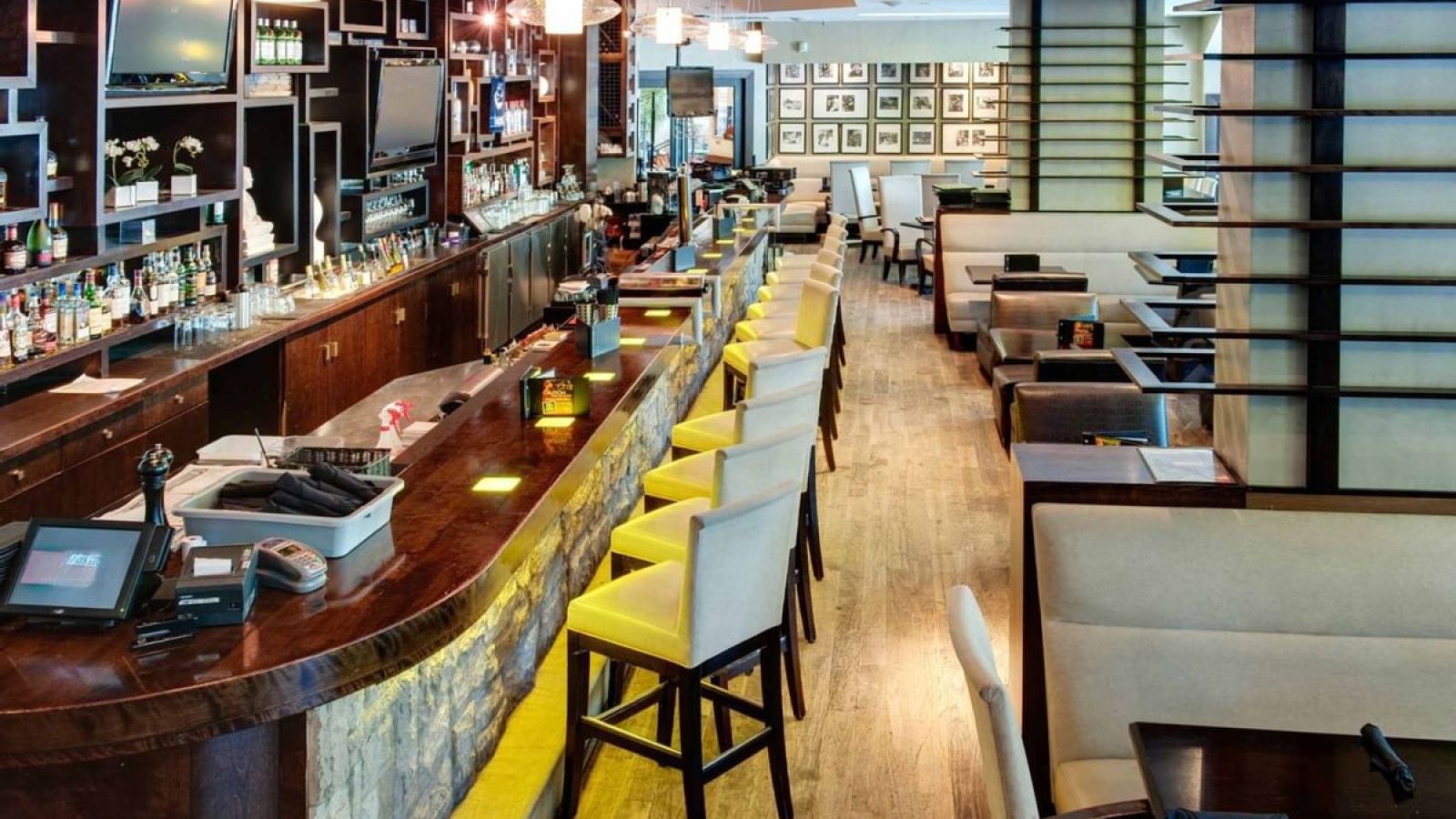 Sandman Hotel Vancouver Downtown - Shark Club Restaurant