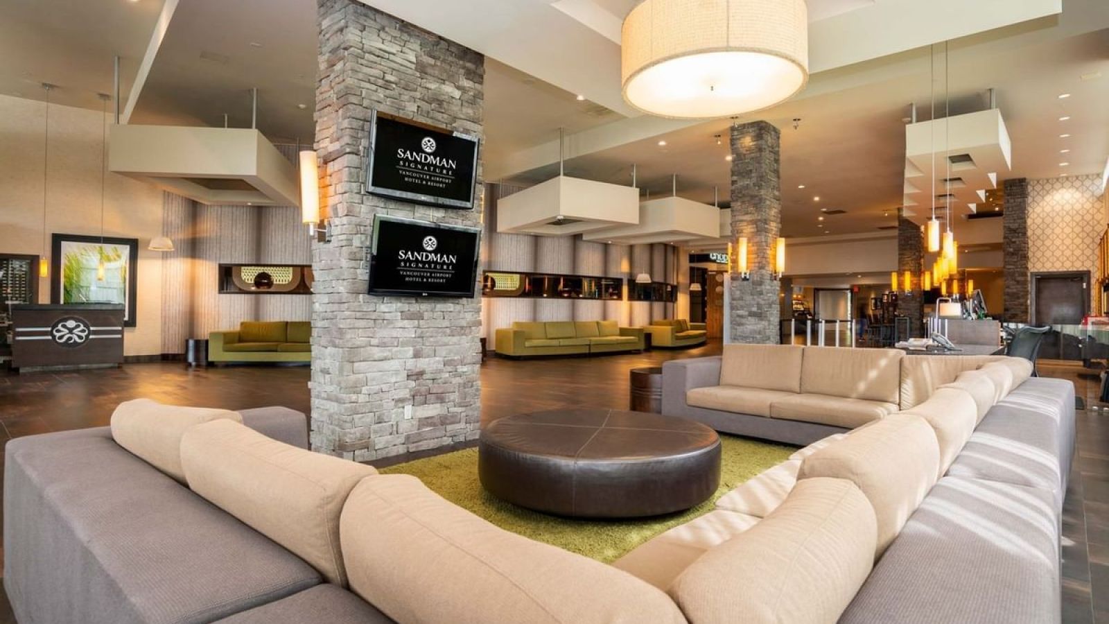 Sandman Signature Vancouver Airport Hotel and Resort - Lobby