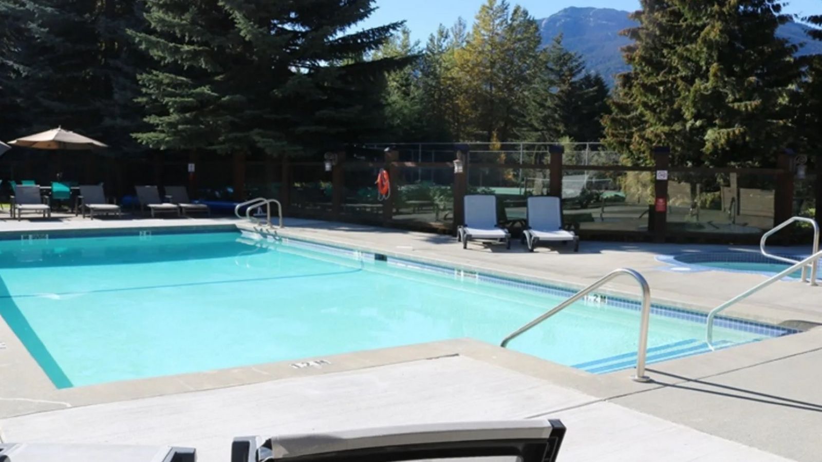 Tantalus Resort Lodge - swimming pool