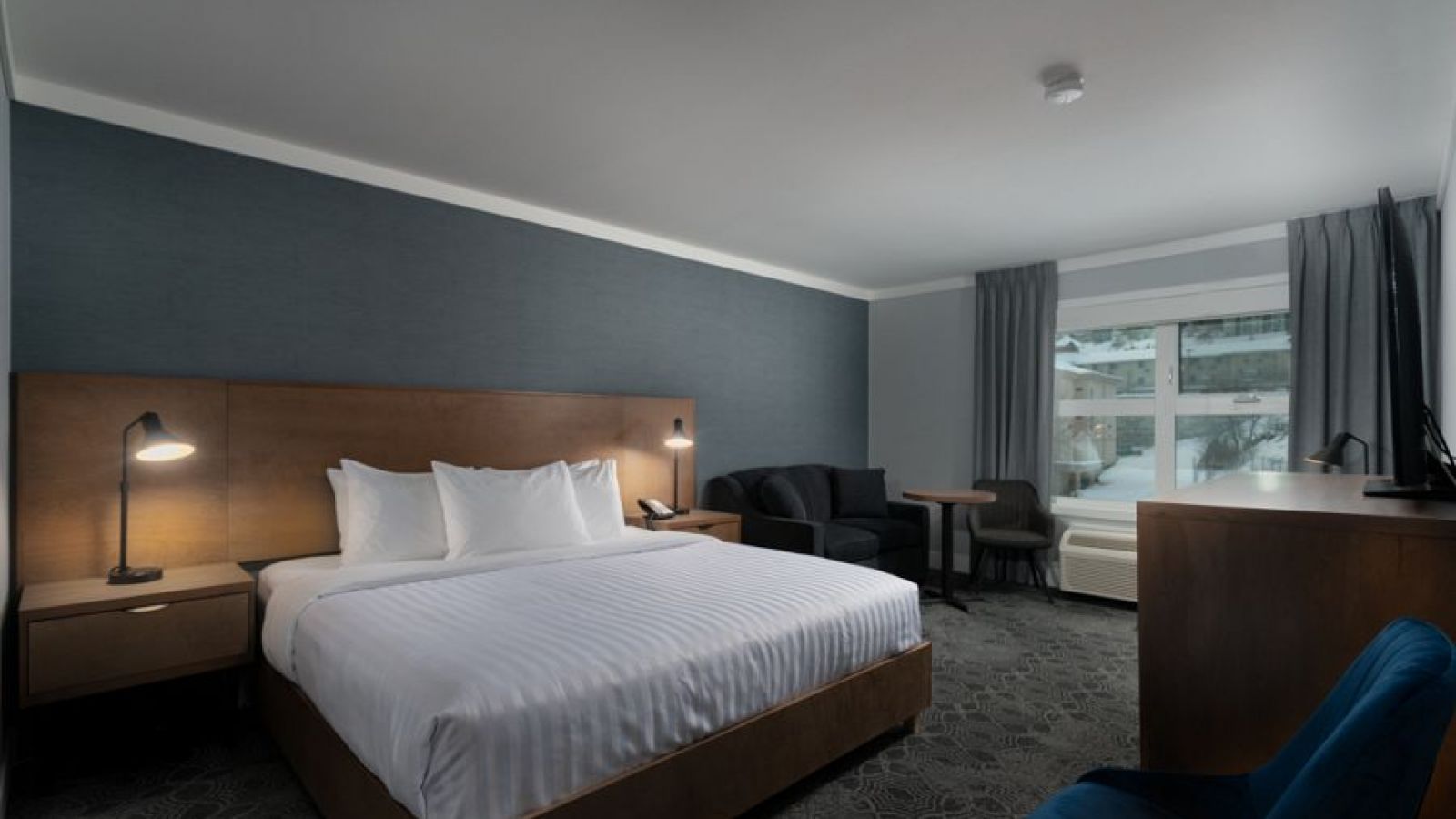 Prestige Hotel Kamloops King Bed Room