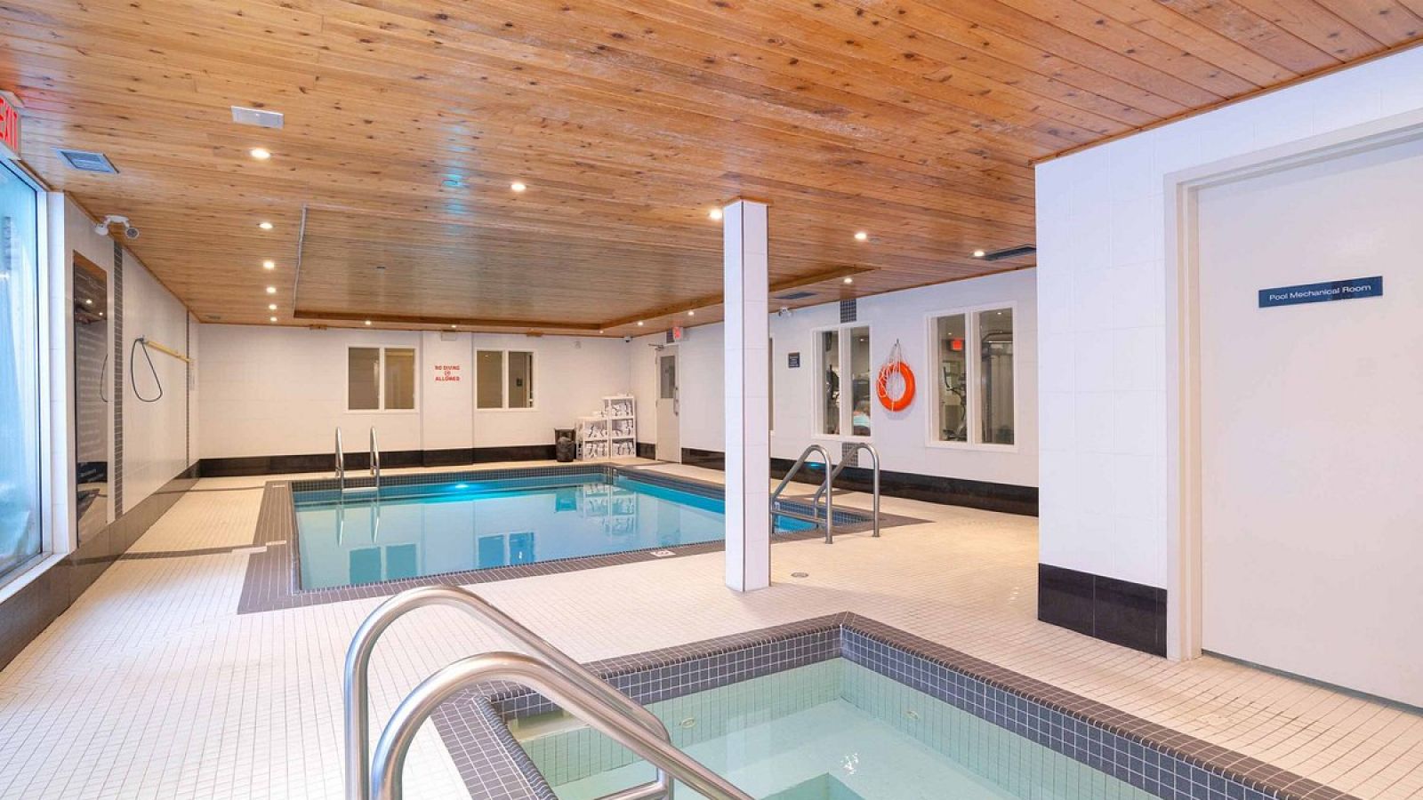 Sandman Hotel & Suites Calgary West - Swimming Pool Area