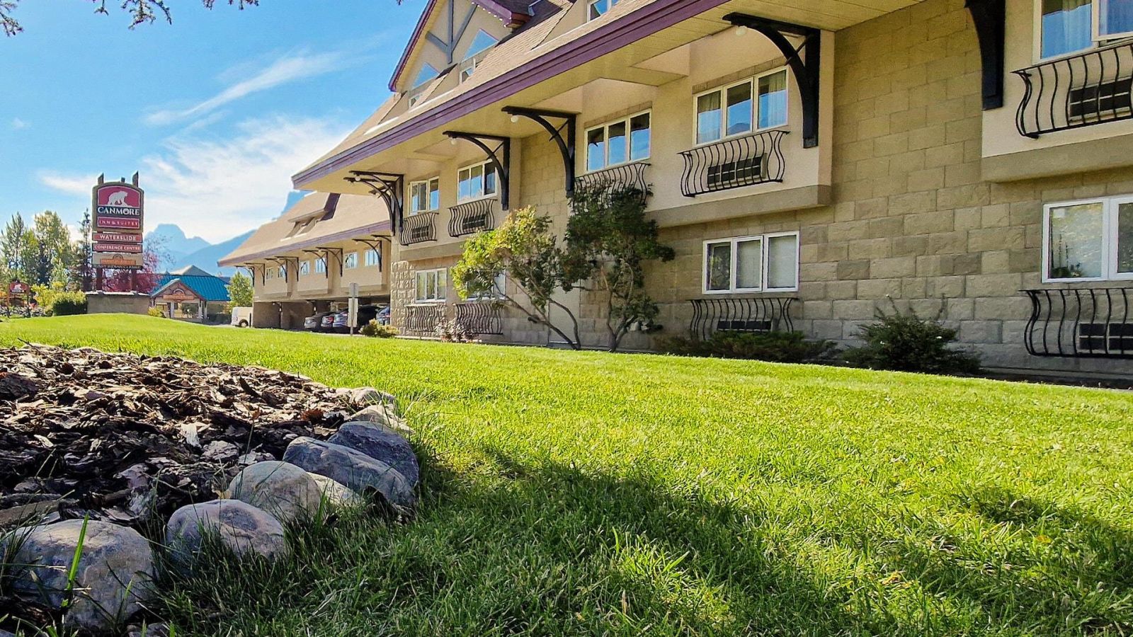 Canmore Inn & Suites