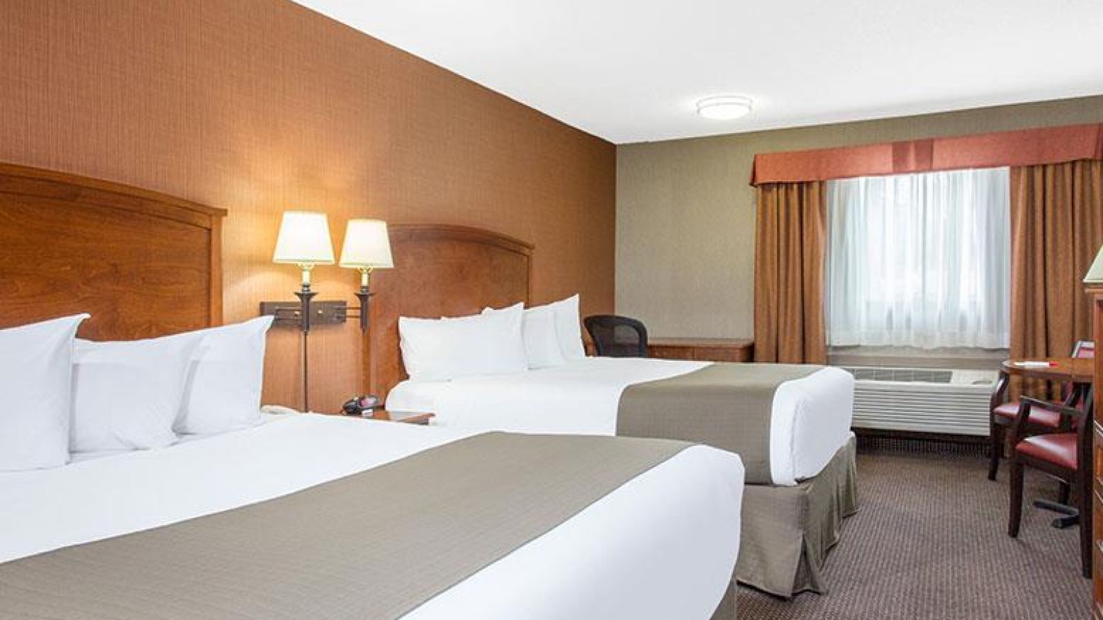 Canmore Inn & Suites