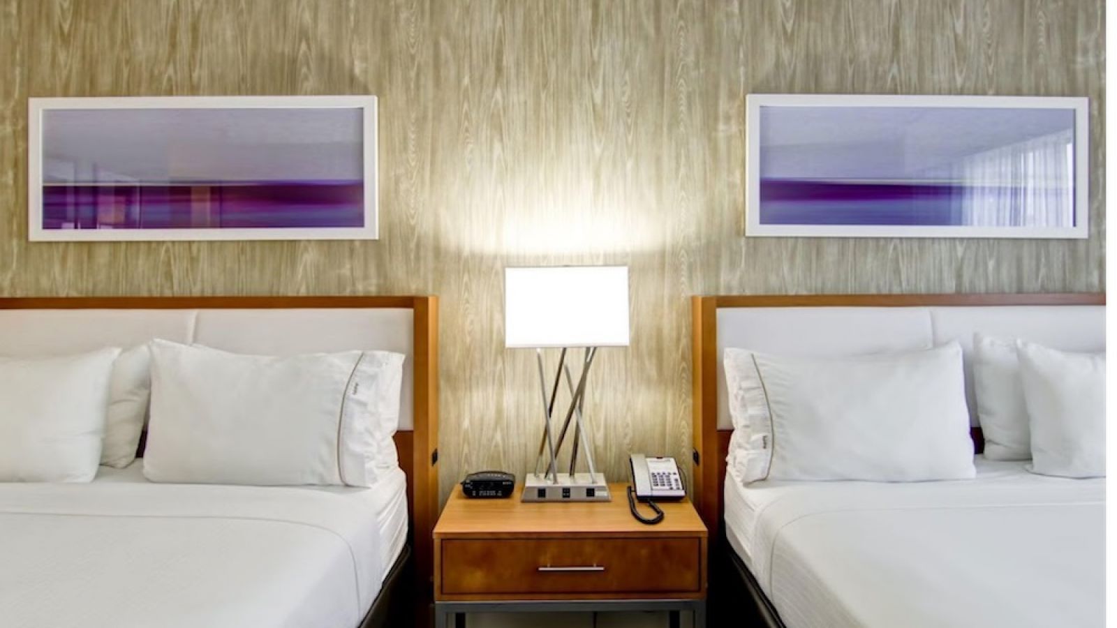 Holiday Inn Express Kamloops - standard q/q room
