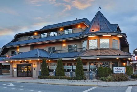 Prestige Beach House Kelowna Golf Stay and Play