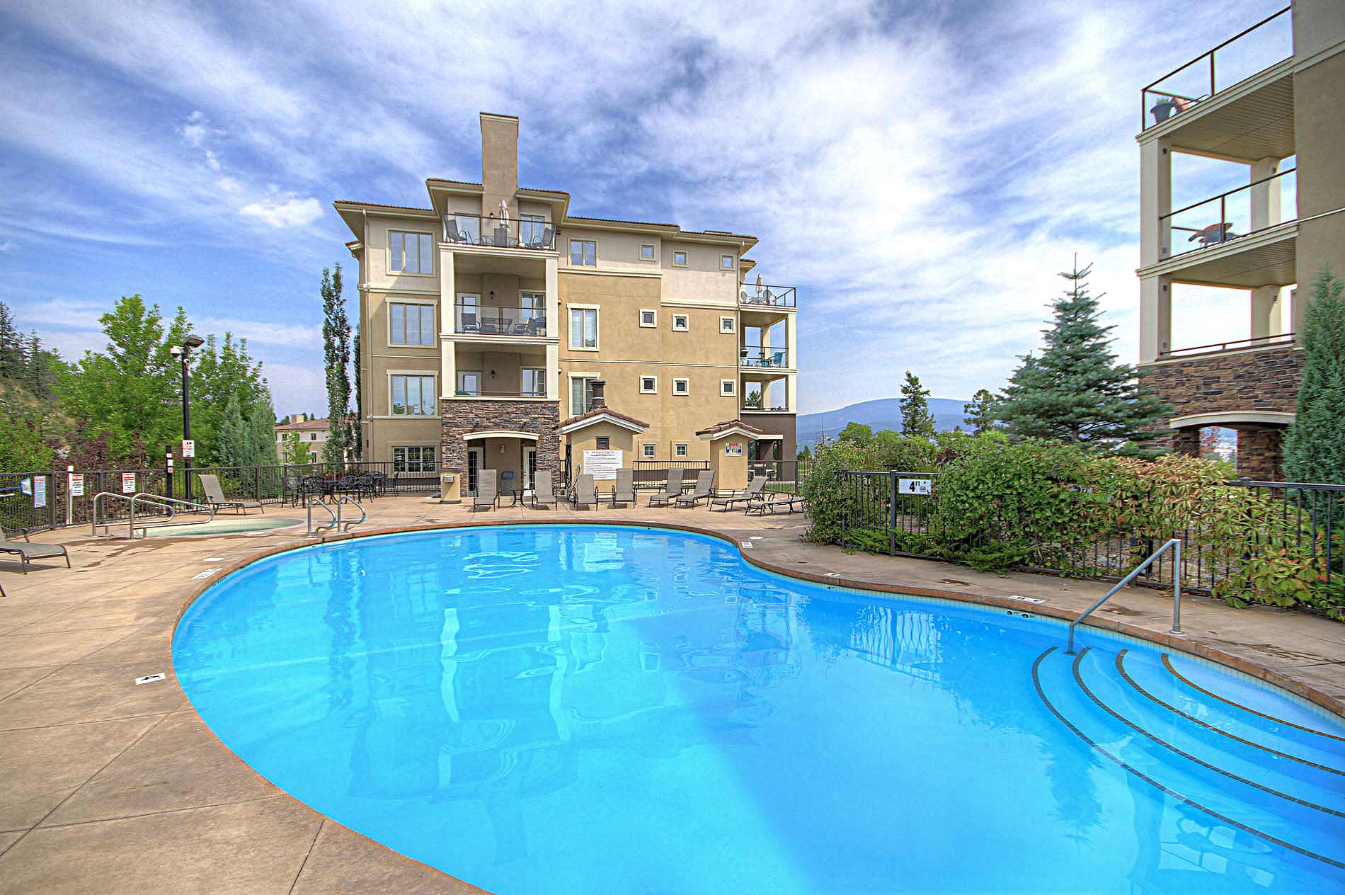 Pinnacle point kelowna stay & play packages at the Okanagan Golf Club