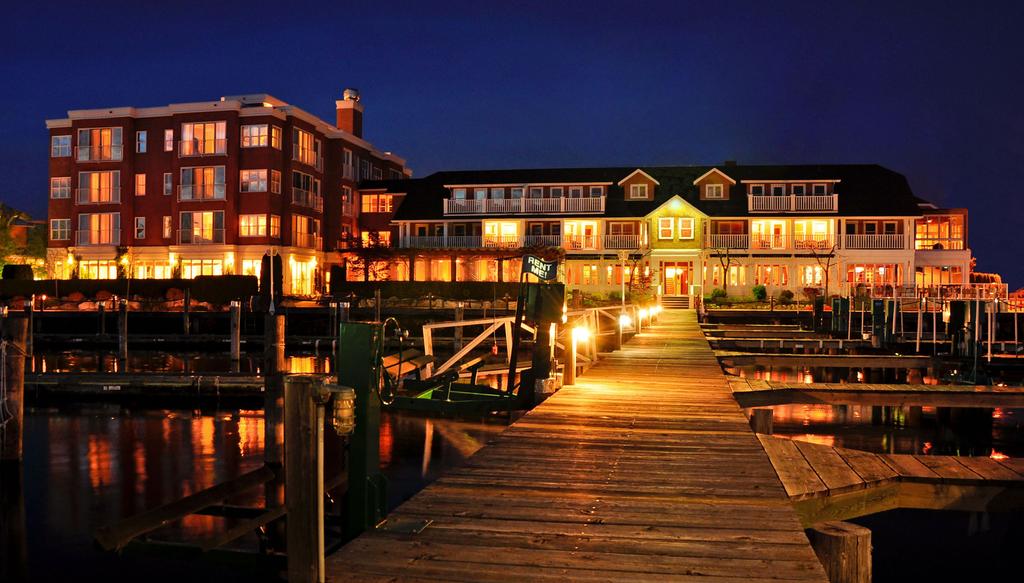 Eldorado Hotel Kelowna offers lakeside views and great dining onsite